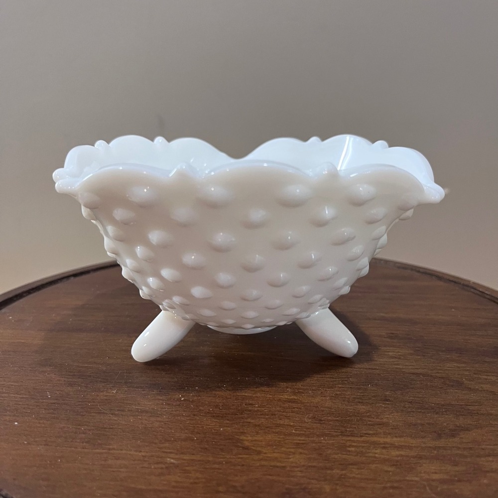 Vtg LE‎ Smith Milk Glass Hobnail Scalloped 3-Footed Bowl Mid Century White Decor